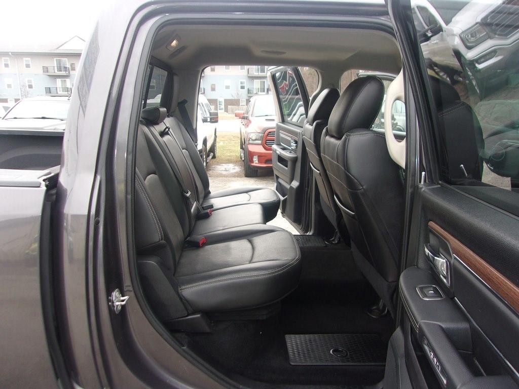 RAM 1500 4WD Crew Cab 140.5" Laramie 2017