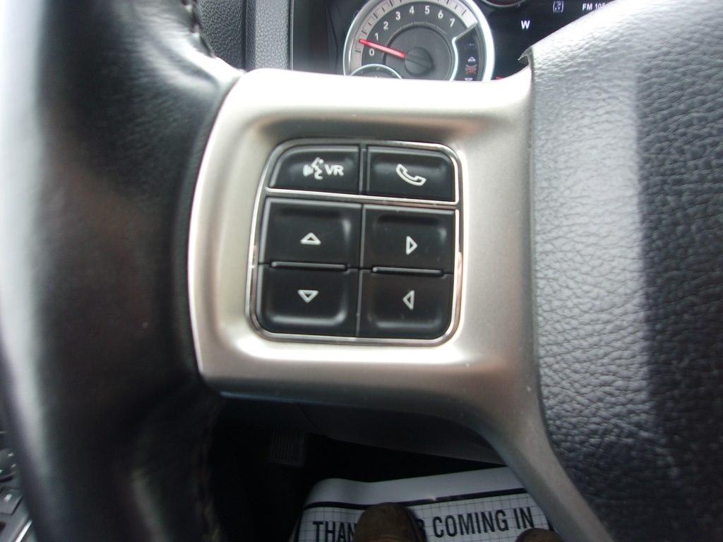 RAM 1500 4WD Crew Cab 140.5" Laramie 2017