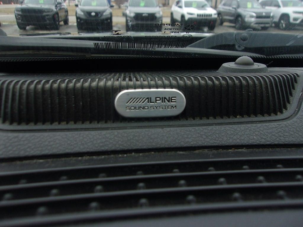 RAM 1500 4WD Crew Cab 140.5" Laramie 2017