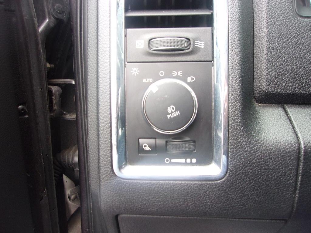 RAM 1500 4WD Crew Cab 140.5" Laramie 2017