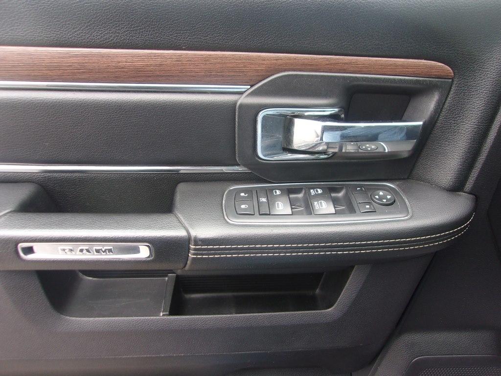 RAM 1500 4WD Crew Cab 140.5" Laramie 2017