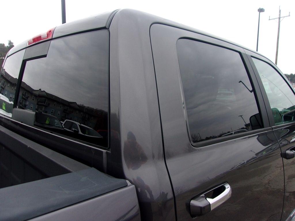 RAM 1500 4WD Crew Cab 140.5" Laramie 2017