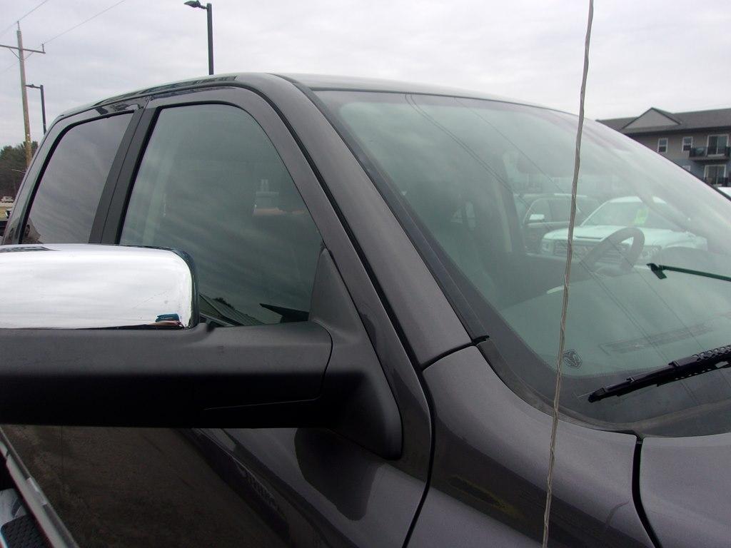 RAM 1500 4WD Crew Cab 140.5" Laramie 2017