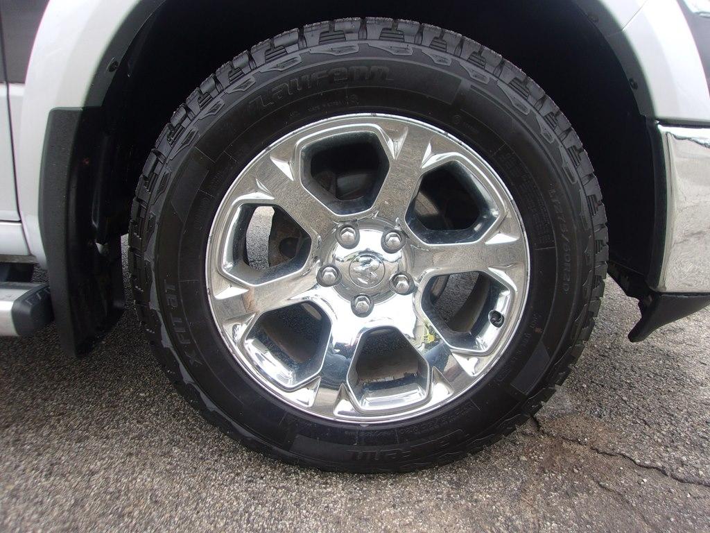 RAM 1500 4WD Crew Cab 140.5" Laramie 2017