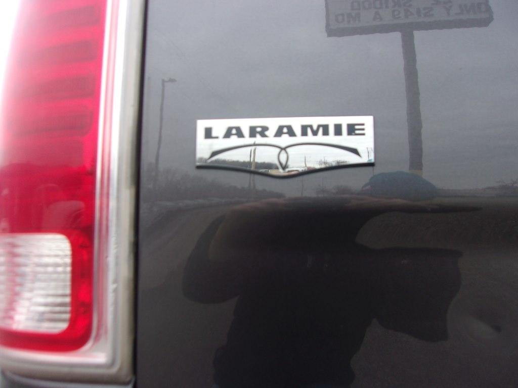 RAM 1500 4WD Crew Cab 140.5" Laramie 2017