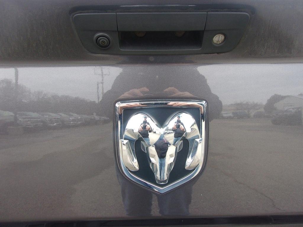 RAM 1500 4WD Crew Cab 140.5" Laramie 2017