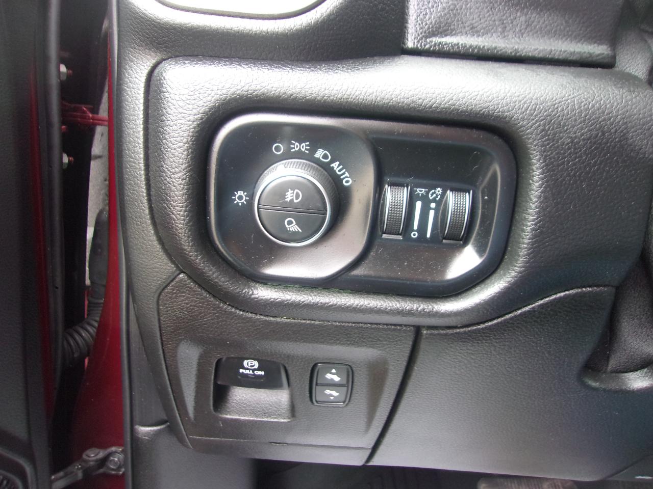 RAM 1500 Sport 4x4 Crew Cab 5'7" Box 2019