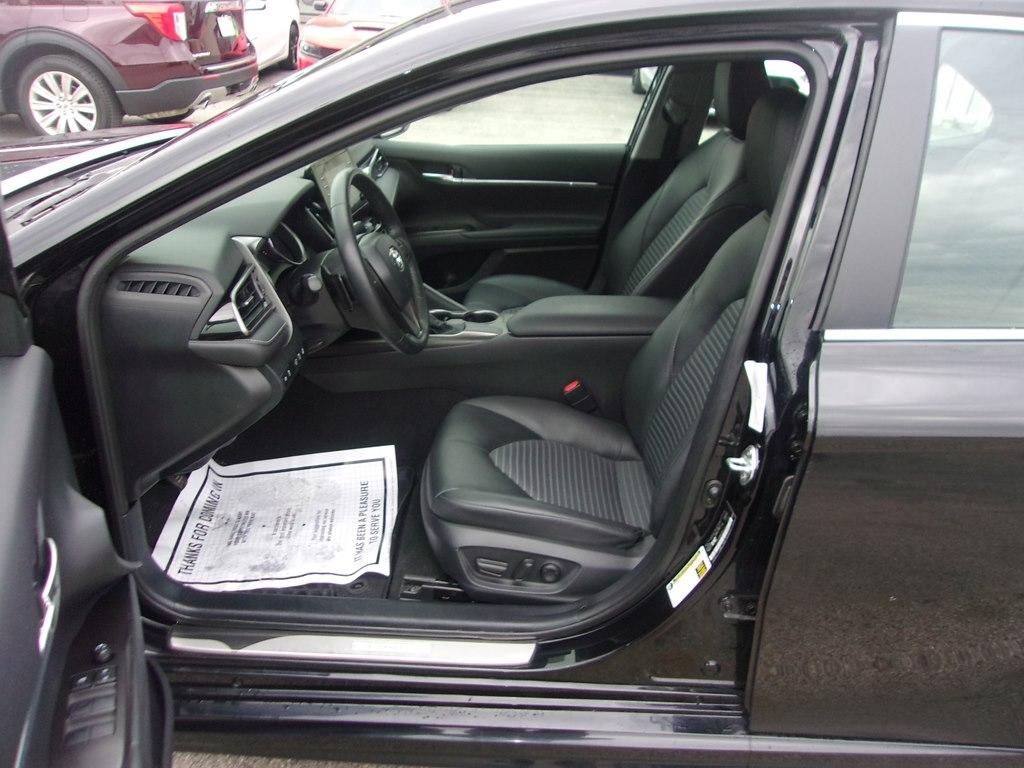 Toyota Camry SE Auto (Natl) 2024