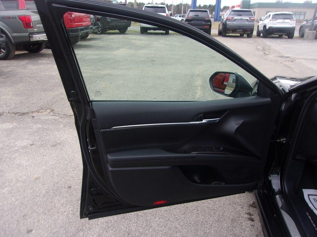 Toyota Camry SE Auto (Natl) 2024