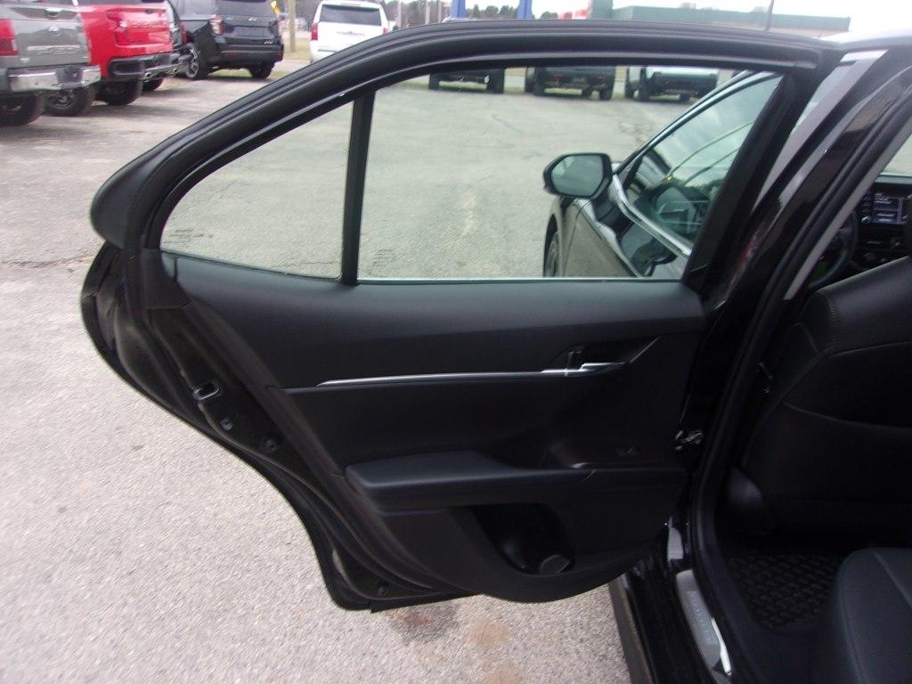 Toyota Camry SE Auto (Natl) 2024