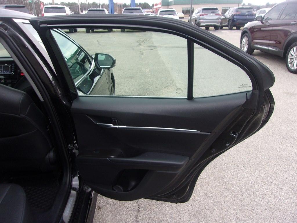 Toyota Camry SE Auto (Natl) 2024