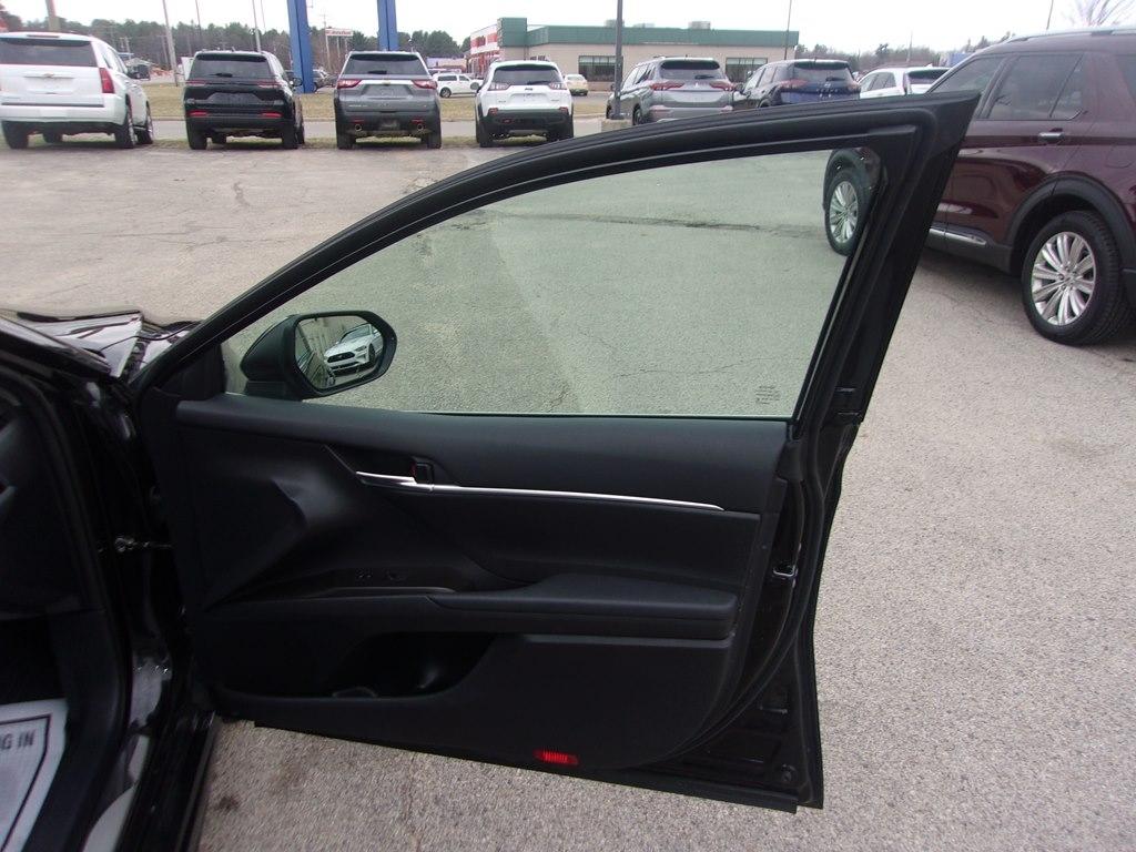 Toyota Camry SE Auto (Natl) 2024