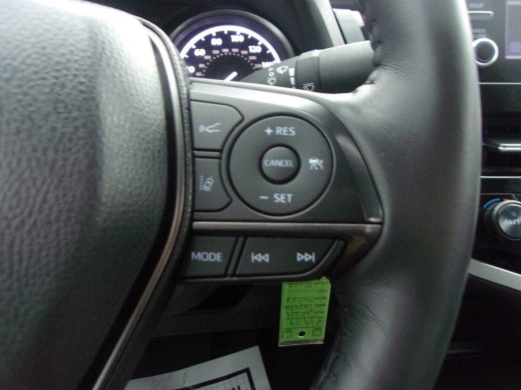 Toyota Camry SE Auto (Natl) 2024