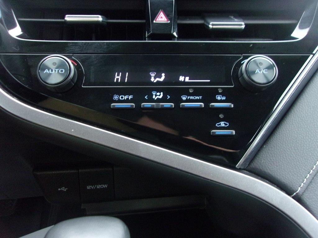 Toyota Camry SE Auto (Natl) 2024