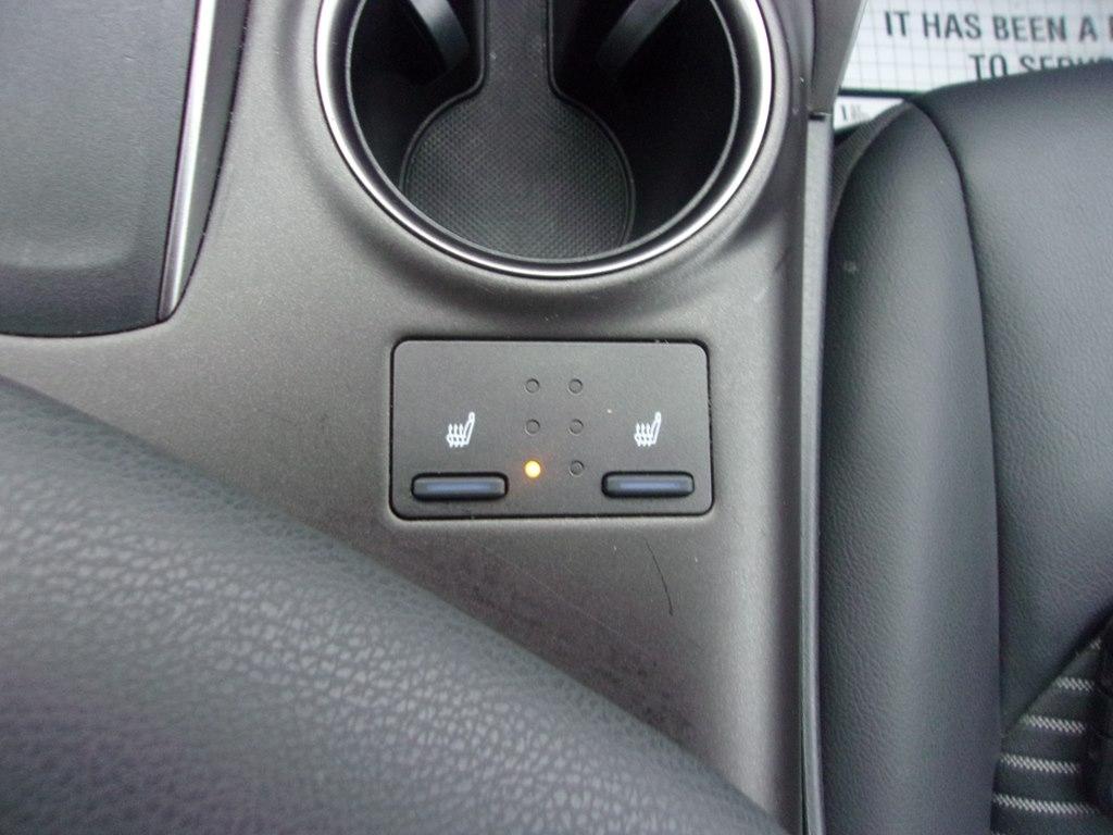 Toyota Camry SE Auto (Natl) 2024