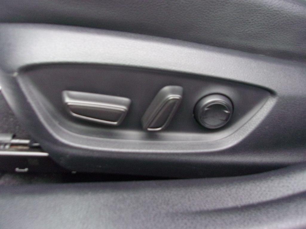 Toyota Camry SE Auto (Natl) 2024