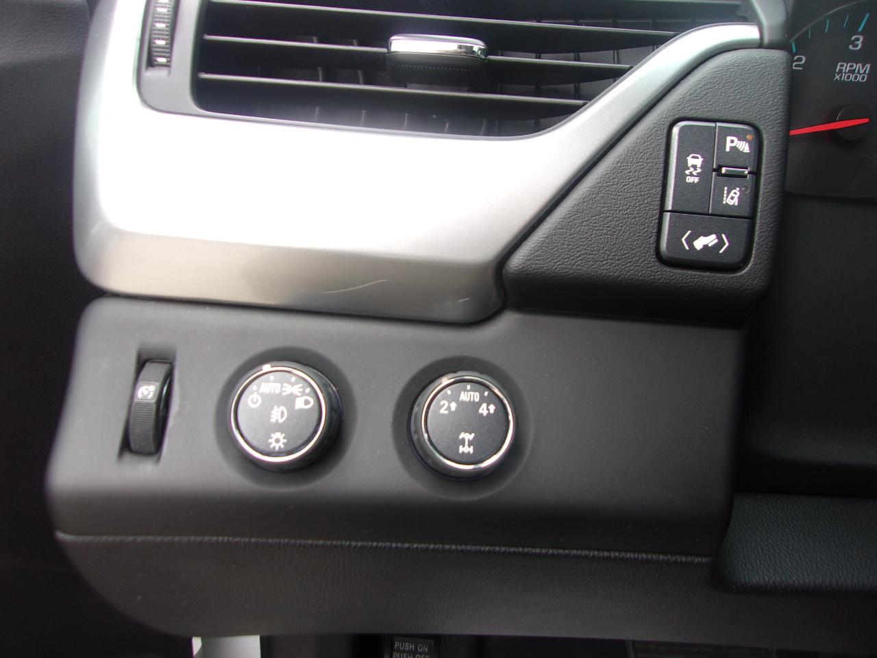 Chevrolet Tahoe 4WD 4dr LT 2015