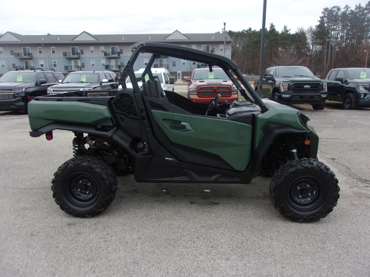 Can-Am Commander  2024