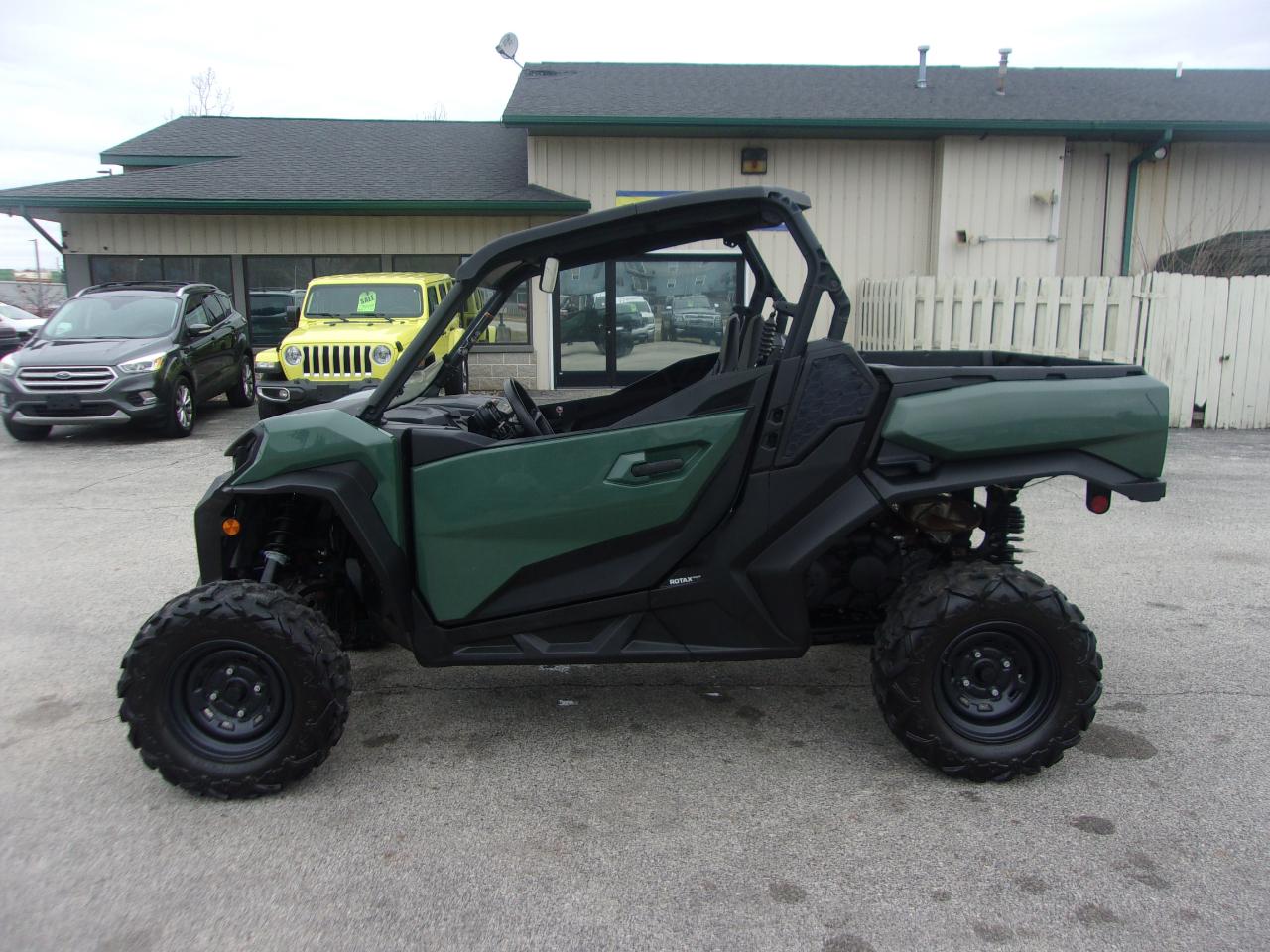 Can-Am Commander  2024