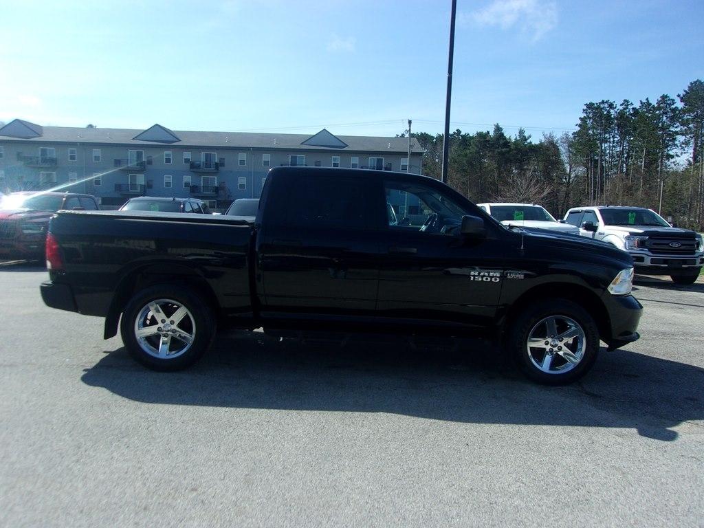 RAM 1500 4WD Crew Cab 140.5" Express 2014