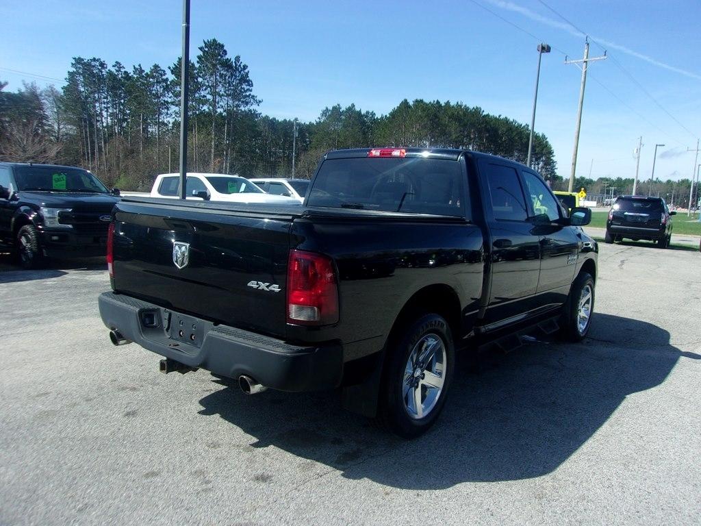 RAM 1500 4WD Crew Cab 140.5" Express 2014