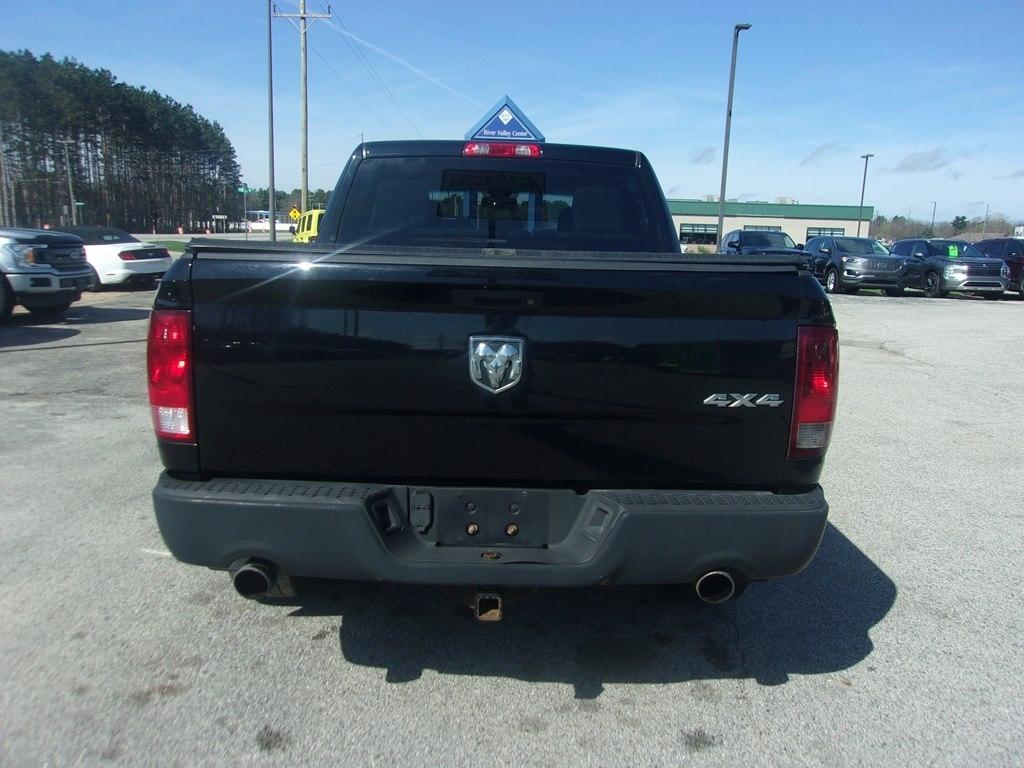 RAM 1500 4WD Crew Cab 140.5" Express 2014