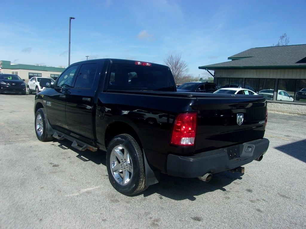 RAM 1500 4WD Crew Cab 140.5" Express 2014