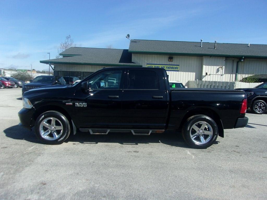 RAM 1500 4WD Crew Cab 140.5" Express 2014