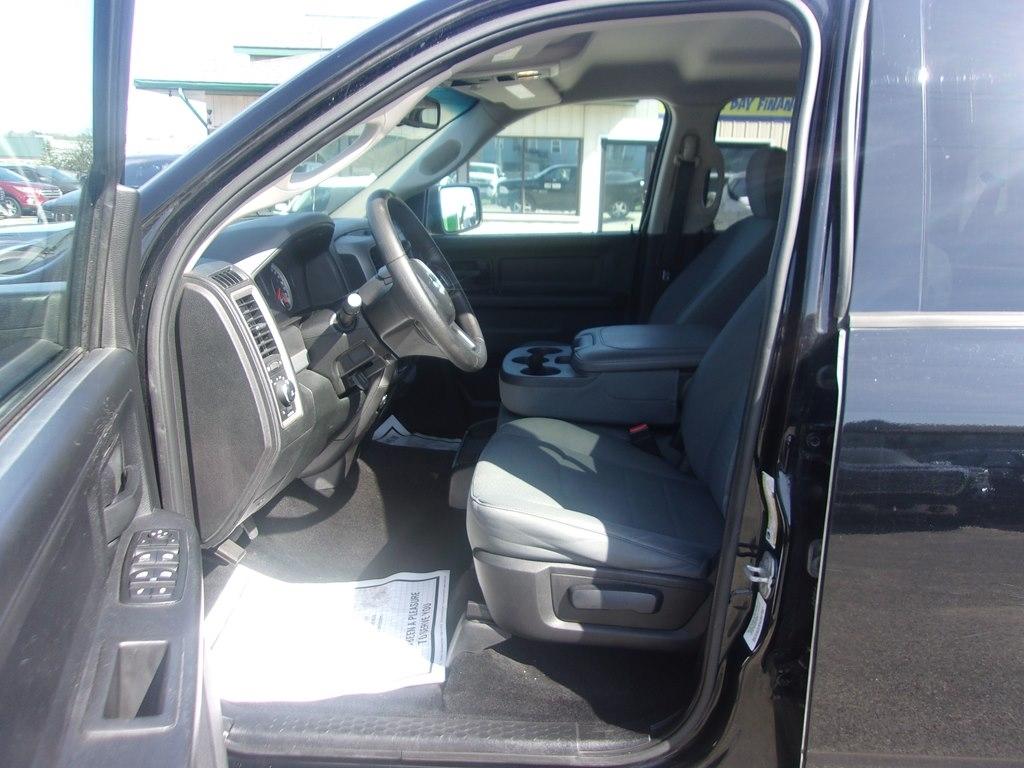 RAM 1500 4WD Crew Cab 140.5" Express 2014