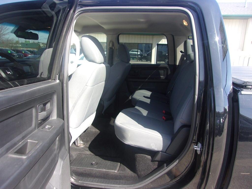 RAM 1500 4WD Crew Cab 140.5" Express 2014