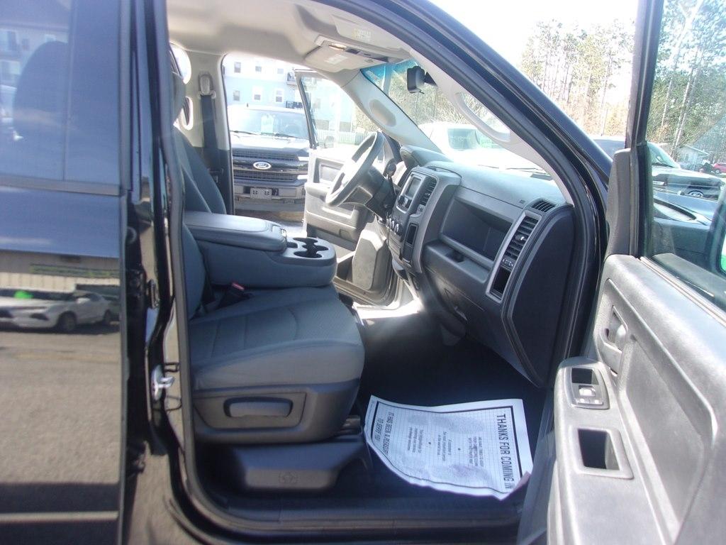 RAM 1500 4WD Crew Cab 140.5" Express 2014