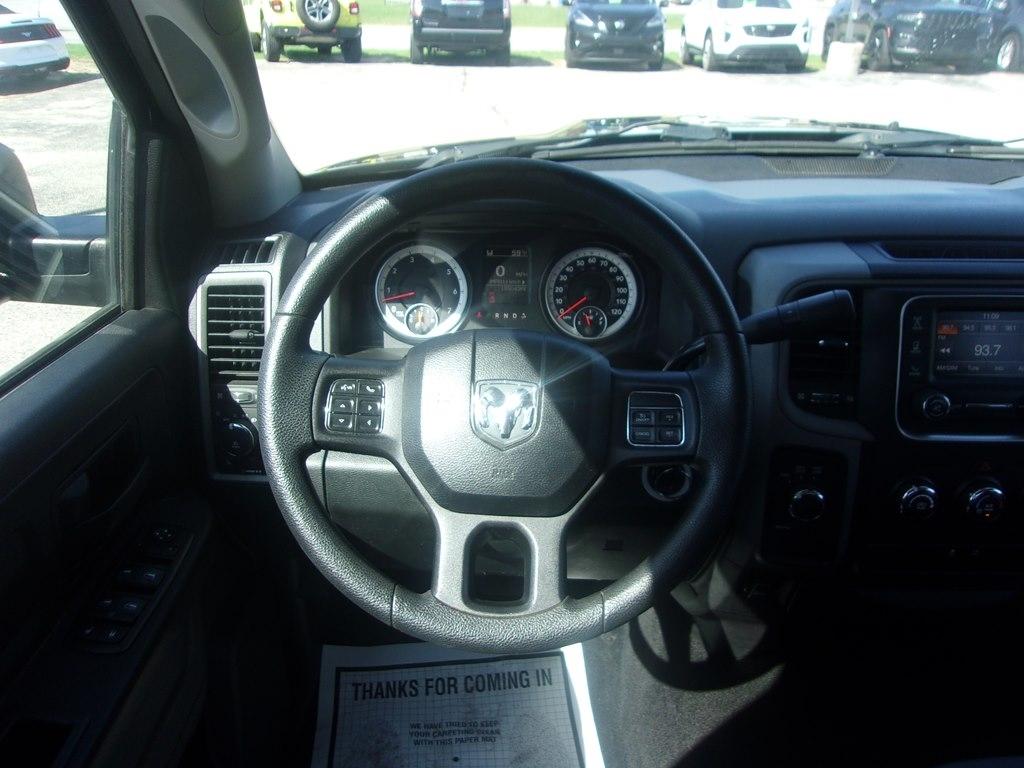 RAM 1500 4WD Crew Cab 140.5" Express 2014