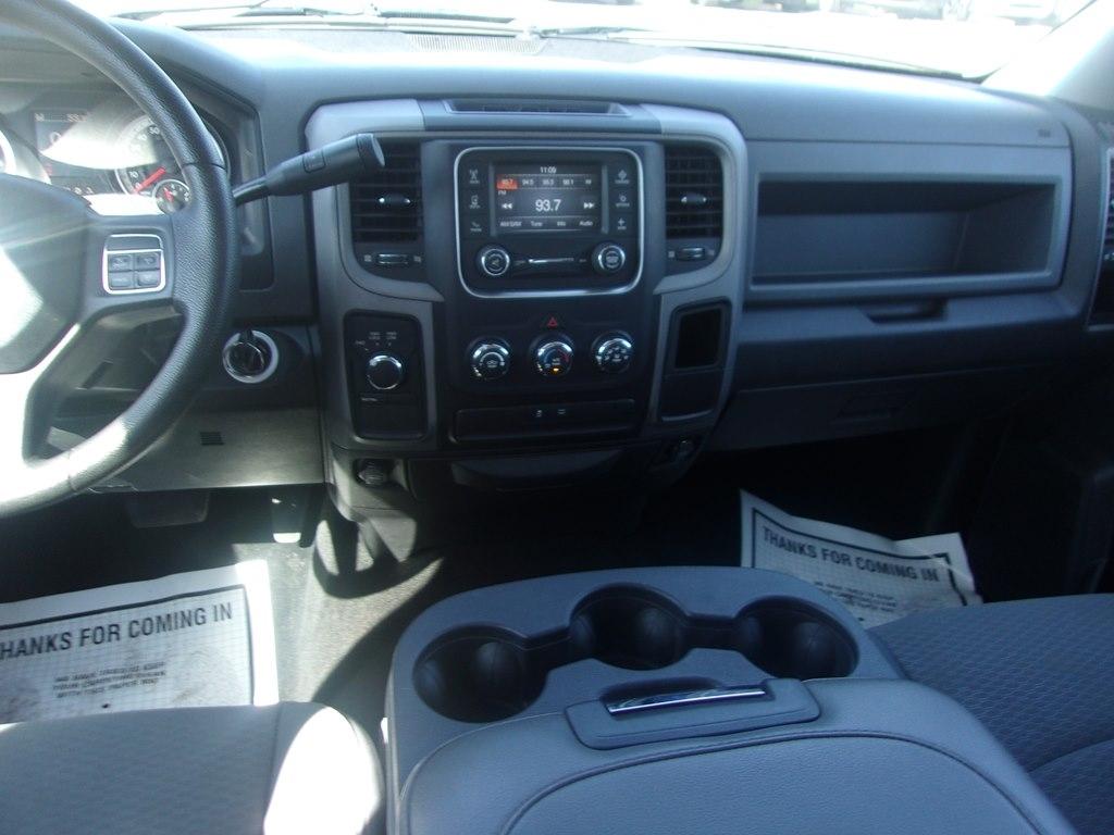 RAM 1500 4WD Crew Cab 140.5" Express 2014