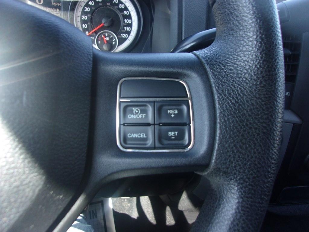 RAM 1500 4WD Crew Cab 140.5" Express 2014