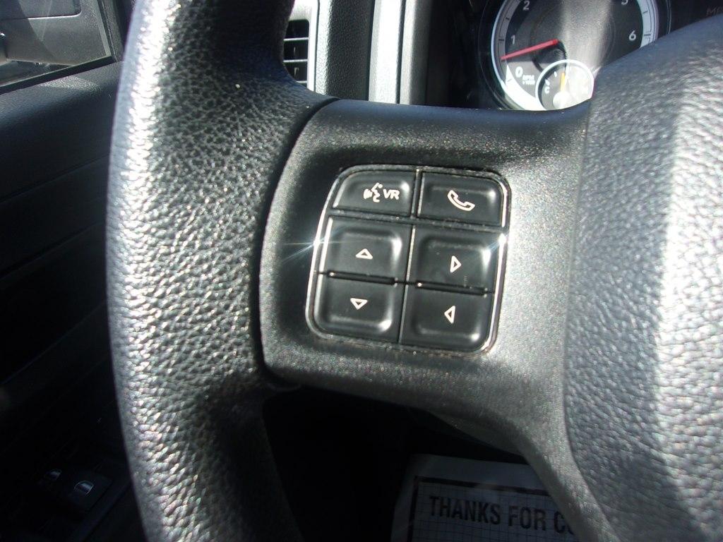 RAM 1500 4WD Crew Cab 140.5" Express 2014