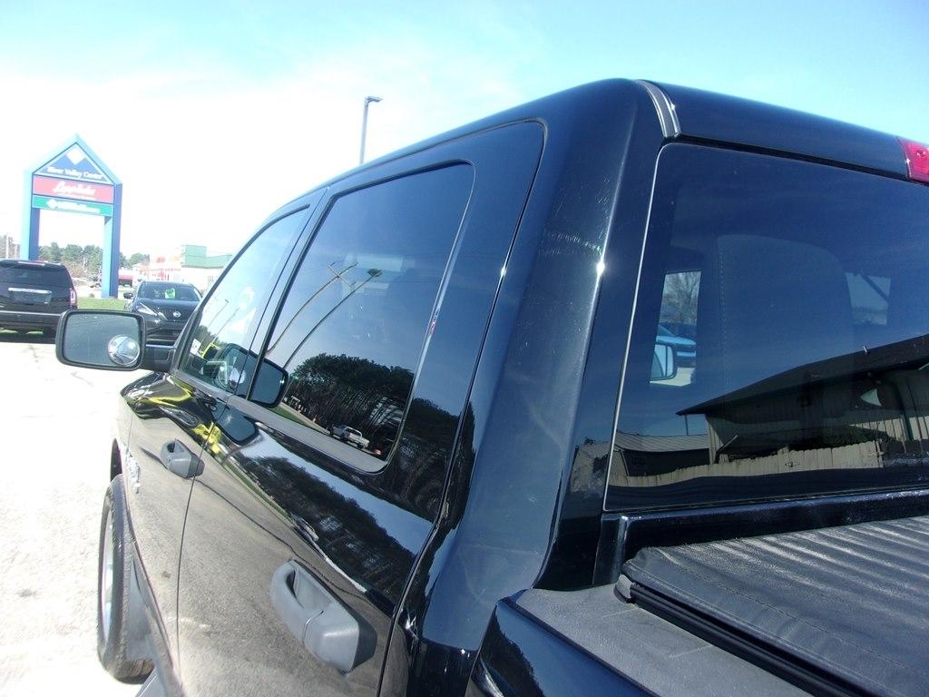 RAM 1500 4WD Crew Cab 140.5" Express 2014