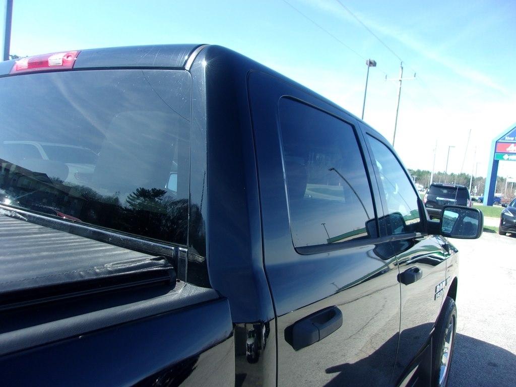 RAM 1500 4WD Crew Cab 140.5" Express 2014