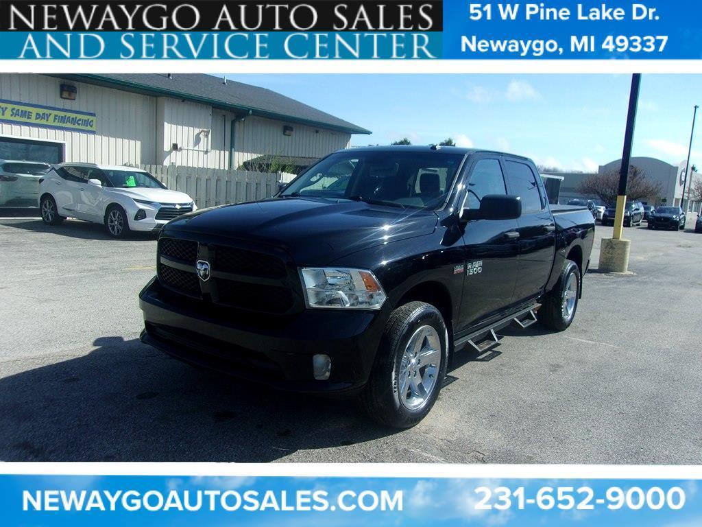 RAM 1500 4WD Crew Cab 140.5" Express 2014