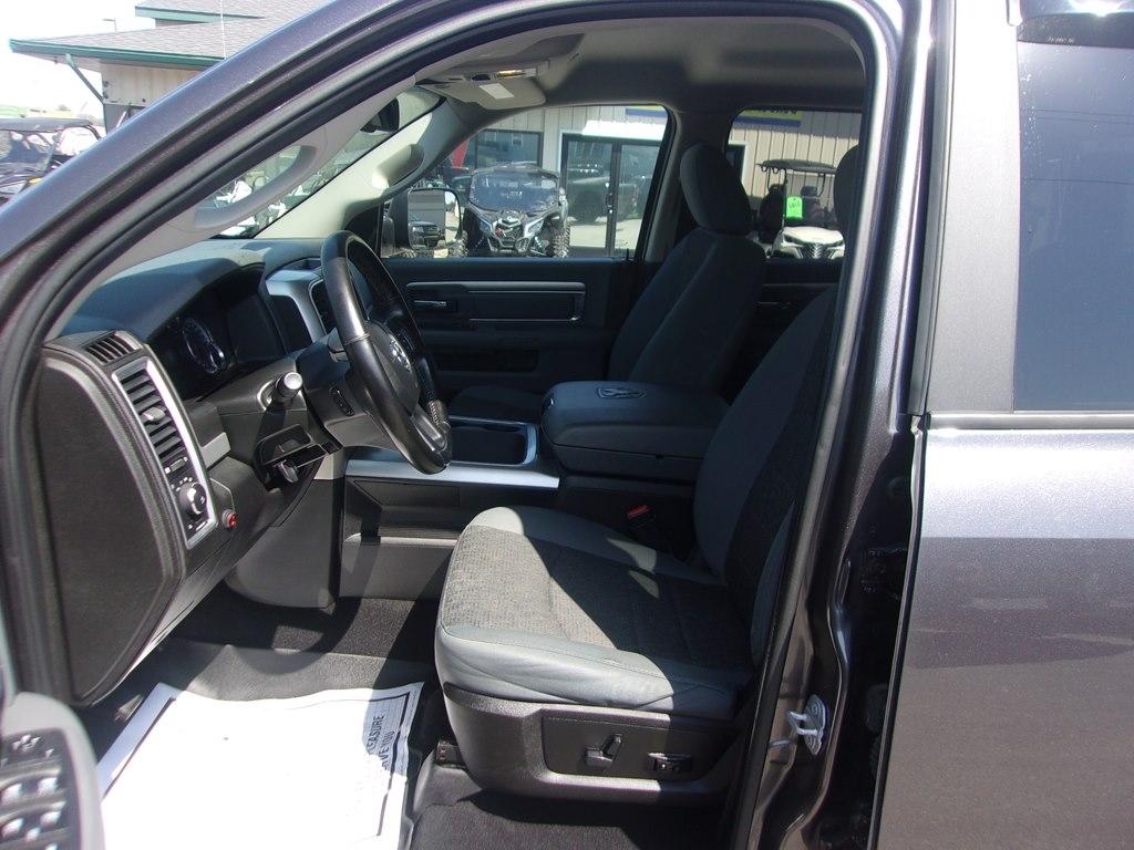 RAM 1500 Classic Warlock 4x4 Crew Cab 5'7" Box 2019