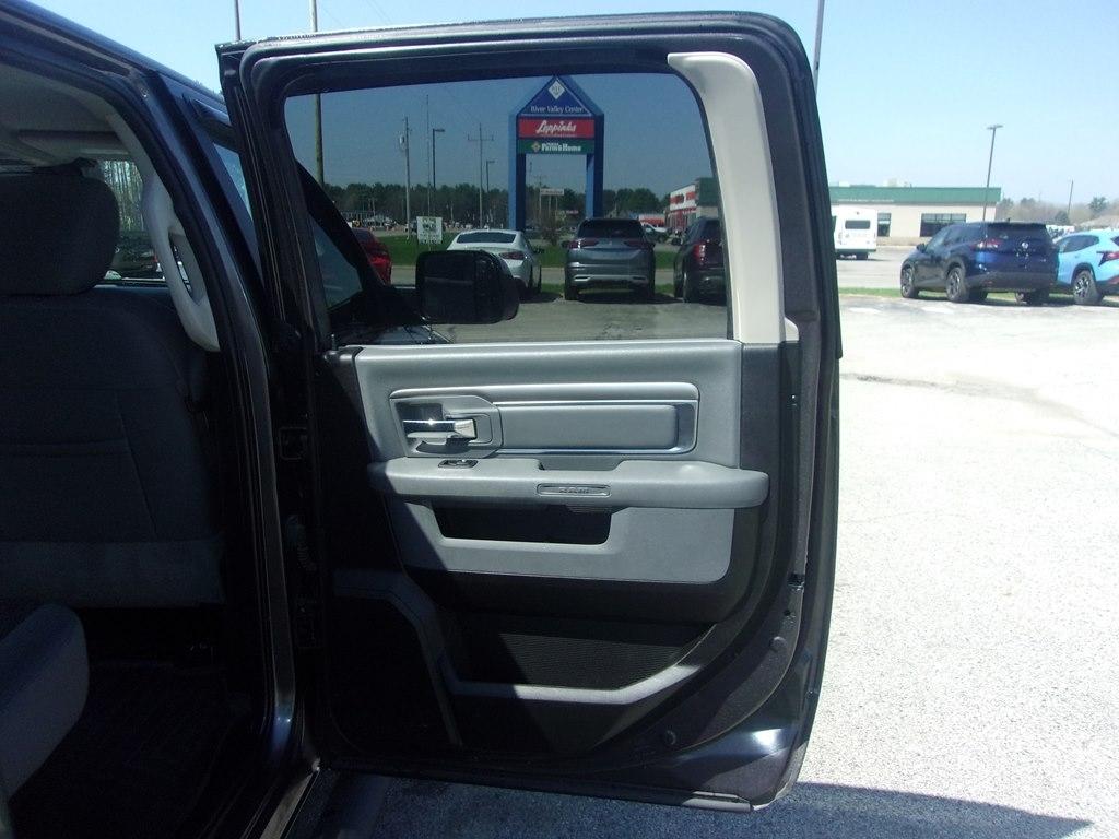 RAM 1500 Classic Warlock 4x4 Crew Cab 5'7" Box 2019