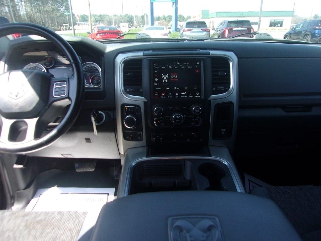 RAM 1500 Classic Warlock 4x4 Crew Cab 5'7" Box 2019