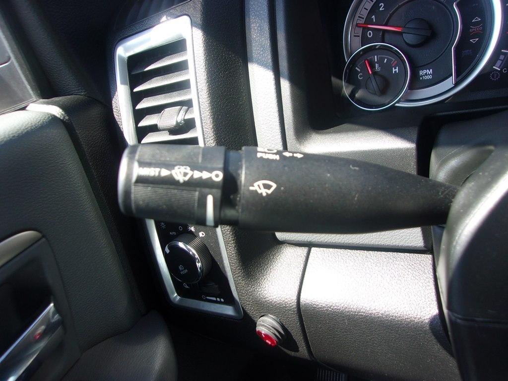 RAM 1500 Classic Warlock 4x4 Crew Cab 5'7" Box 2019