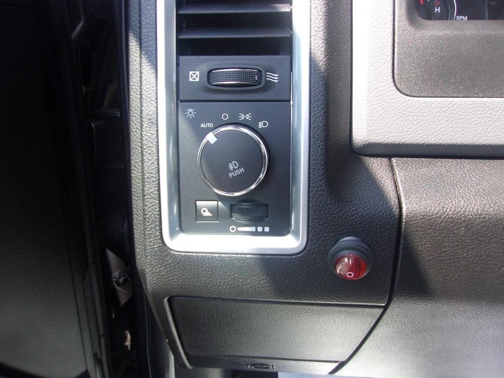 RAM 1500 Classic Warlock 4x4 Crew Cab 5'7" Box 2019