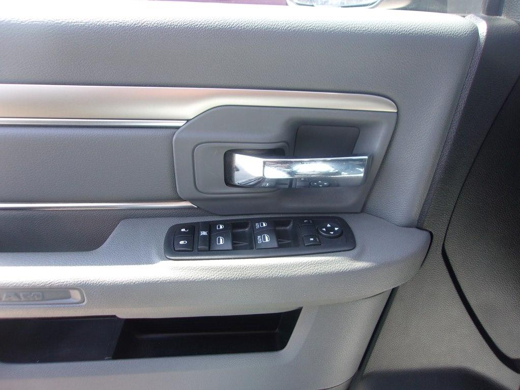 RAM 1500 Classic Warlock 4x4 Crew Cab 5'7" Box 2019