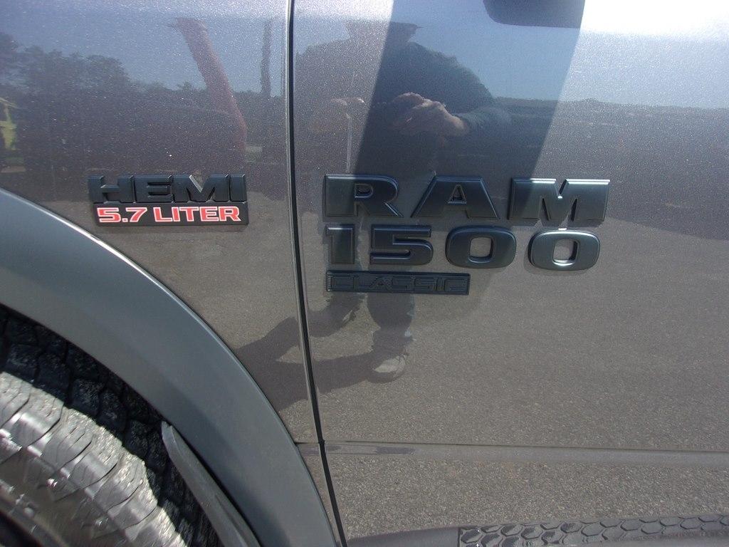 RAM 1500 Classic Warlock 4x4 Crew Cab 5'7" Box 2019