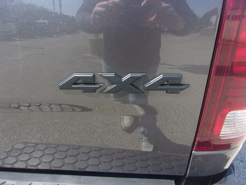 RAM 1500 Classic Warlock 4x4 Crew Cab 5'7" Box 2019