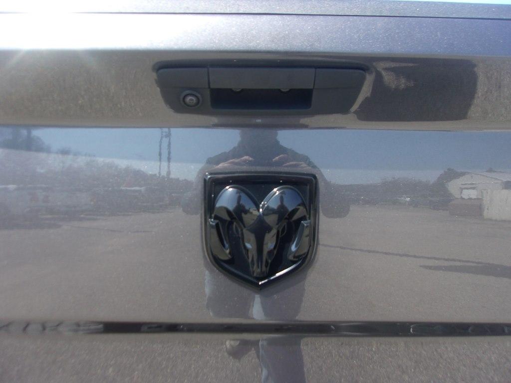 RAM 1500 Classic Warlock 4x4 Crew Cab 5'7" Box 2019