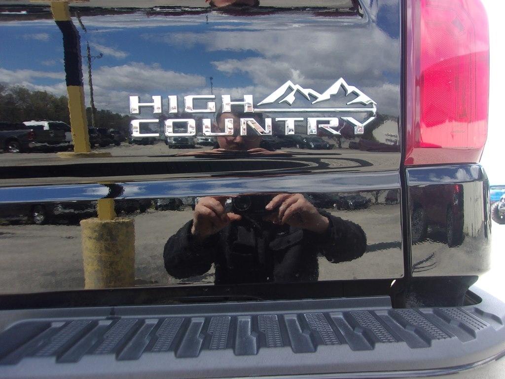 Chevrolet Silverado 1500 LTD 4WD Crew Cab 147" High Country 2022