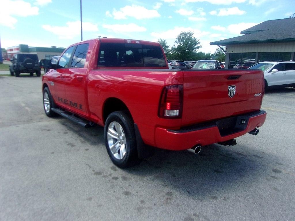 RAM 1500 4WD Crew Cab 149" Sport 2017
