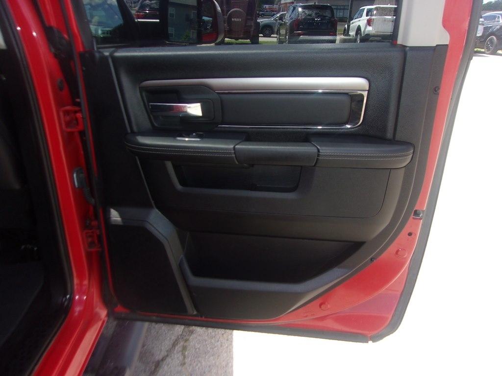 RAM 1500 4WD Crew Cab 149" Sport 2017